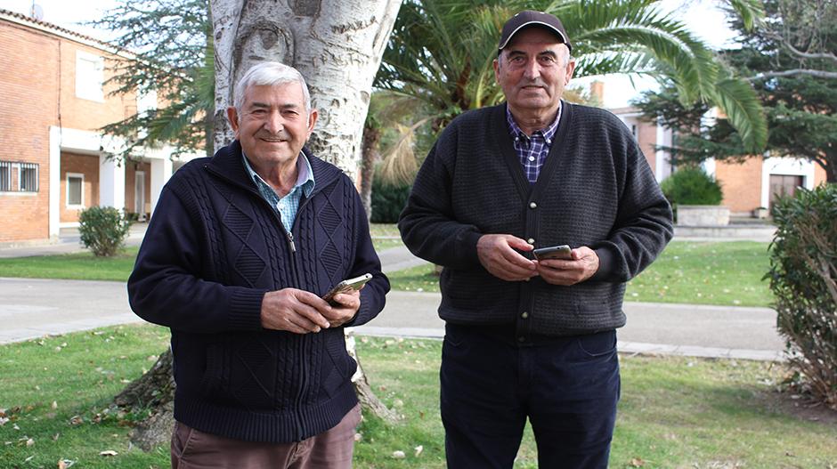 Imagen Los más mayores aprenden a sacar partido a sus móviles en Valfonda de Santa Ana