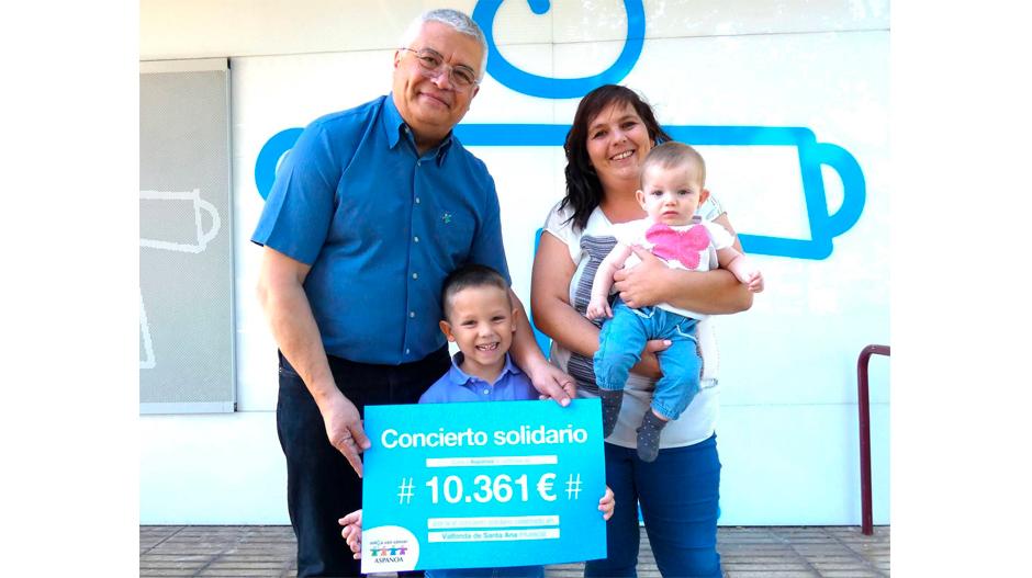 Imagen Aspanoa recibe los 10.361 € recaudados en el concierto solidario de Valfonda de Santa Ana