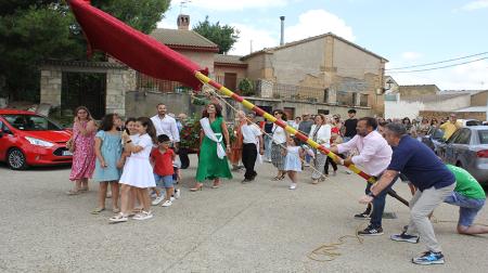 Imagen Torres de Barbués saca su bandera por San Pedro