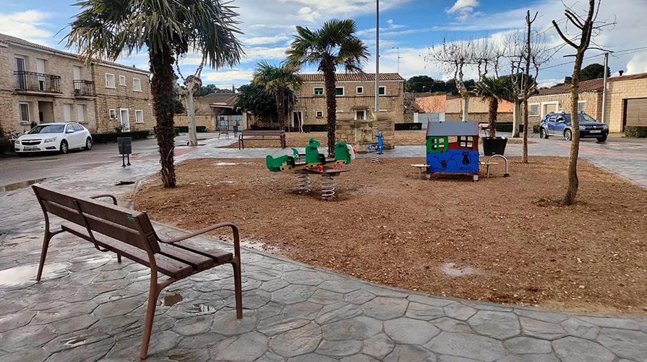 Imagen Valfonda de Santa Ana renueva la Plaza de la Flor e instala nuevo mobiliario infantil