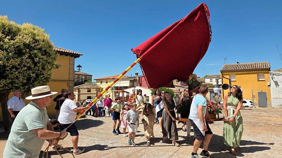 Imagen Torres de Barbués cierra sus fiestas con el tradicional saludo de la bandera